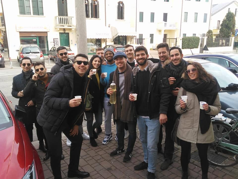 Ingresso della Cantinetta San Carlo a Padova in Via Tiziano Vecellio, punto vendita Cantine Bertato