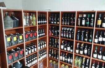 Vino sfuso, birra e bevande nella Cantinetta San Carlo a Padova zona Arcella